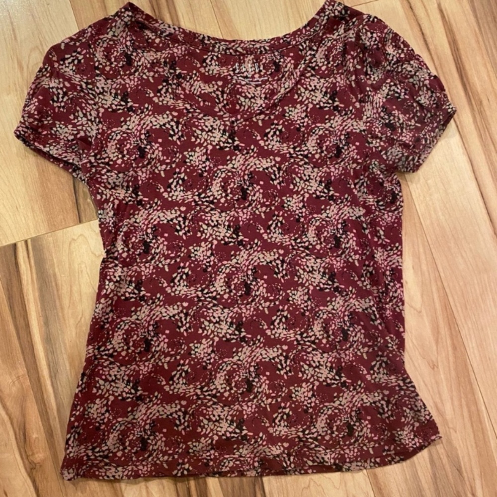 Elle v-neck shirt—XS